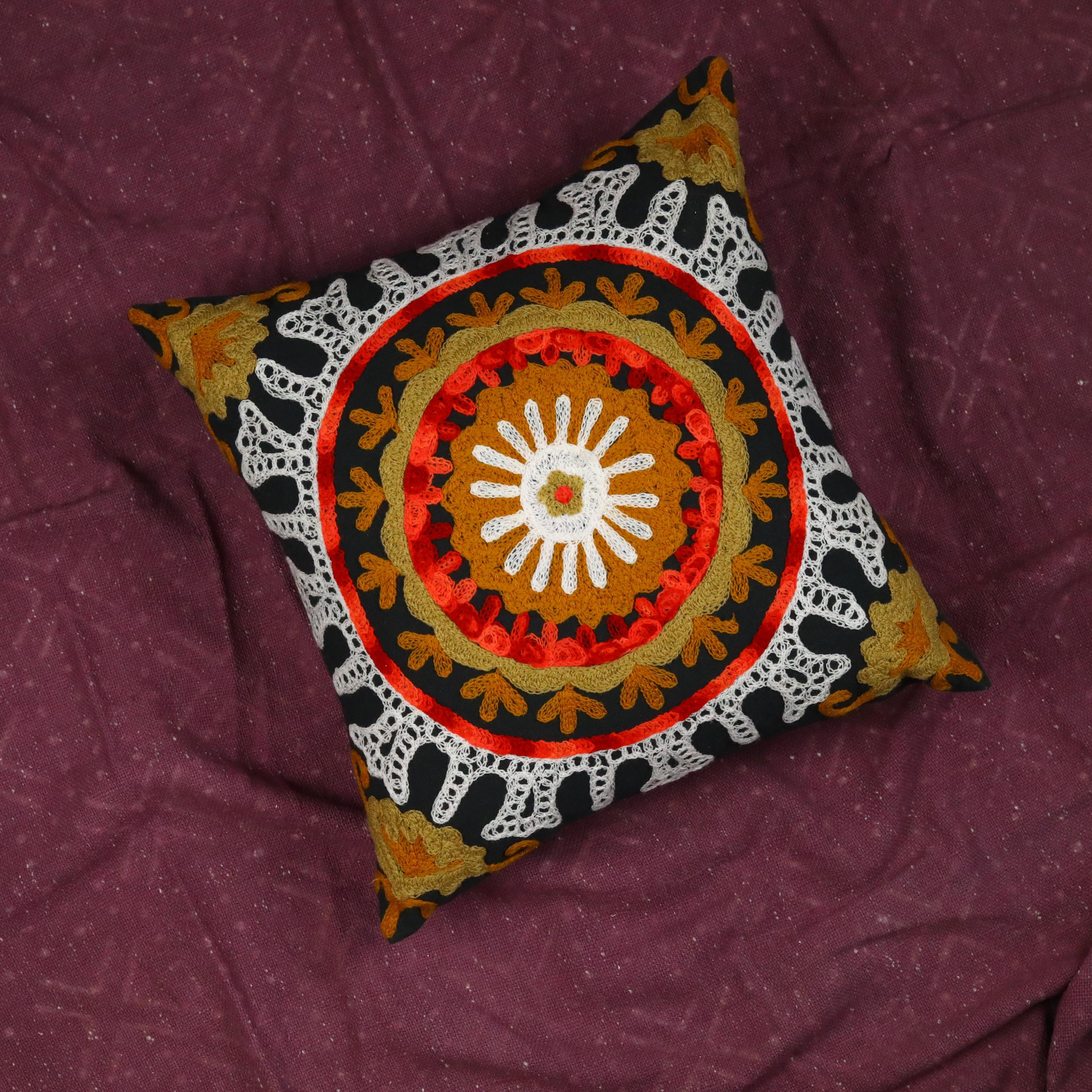 Copricuscino indiano Suzani in cotone con decorazione floreale, stile boho chic e bohemien, per divano, copricuscino realizzato a mano, ricamato a mano, con paillette