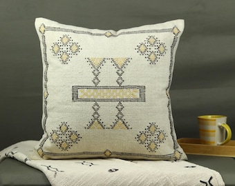 Handwoven Moroccan Cotton Pillow Cover: Sabra Kilim Cushion, 18x18