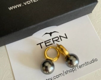 Dark Grey pearl earrings with gold plating 925 silver leverback, jewelry, gift for her, birthday