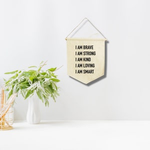 Arte de pared "Soy valiente, soy fuerte" / Pancarta de afirmaciones positivas / Decoración de pared para niños / Arte de pared para baño de niño / Pancarta de lona de algodón