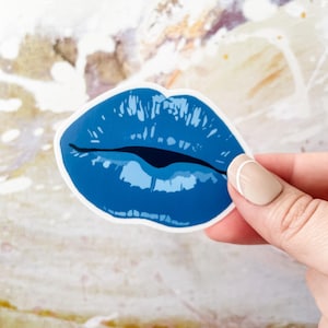 Pegatina de labios azules APTA PARA LAVAVAJILLAS / Regalo para mamá / Regalo para novia / Regalos MUA / Pegatina divertida y colorida / Pegatina brillante, llamativa y hermosa