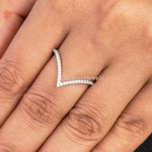 V Shaped Band, 1.4mm Moissanite Wedding Band For Women, V Shape Ring, Chevron Band, Curved Wedding Band, Solid 14K Gold Ring, V Wedding Band