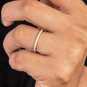Round Diamond Stackable Wedding Band, Minimalist Matching Band, Stacking Ring, Eternity Wedding Band, Thin Dainty Mini Delicate Diamond Band