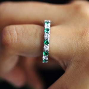 Round Cut Green Emerald Wedding Band, Engagement Ring, Full Eternity Band, Dainty Stacking Ring, Green Emerald Band Ring, 14K Solid Gold