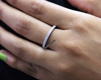 ラウンドダイヤモンドスタッカブルウェディングバンド、ミニマリスト