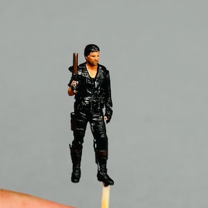Schwarze Figur HO 1/64 43 24 1/18 Scale handbemalt mit hohen Details