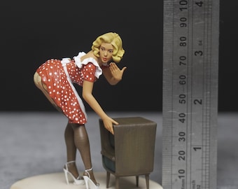 Elizabeth girl figure (For Custom) 1:18 to HO scale handpaint high detail