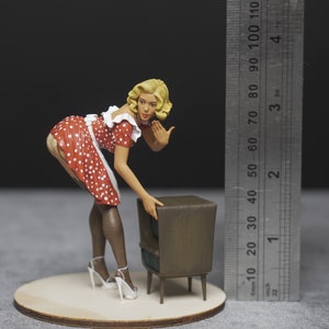 Girl figure HO 1/64 1/43 1/24 1/18 Scale handpaint high detail