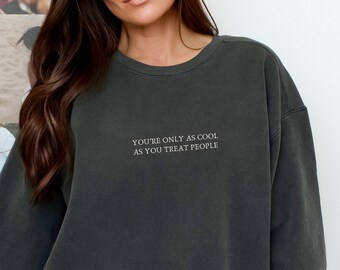 Sudadera con el lema "Eres tan genial como tratas a la gente", sudadera con mensaje de amabilidad, sudadera con cuello redondo sobre salud mental, sudadera con mensaje de concienciación sobre salud mental