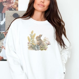 Cute Floral Bunny Sweatshirt, Coquette Sweatshirt, Trendy Crewneck, Aesthetic Sweatshirt, Sweatshirt Gift For Her, Comfort Colors Sweatshirt