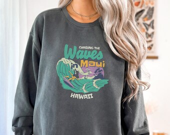 Sudadera Chasing The Waves Maui Hawaii, sudadera de surf, sudadera de cuello redondo de surf retro, suéter de surf retro de Hawaii, suéter de surf en el océano