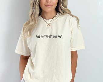 Camiseta vintage con mariposas, camiseta vintage con mariposas, camiseta oversize con mariposas, top minimalista con mariposas, camiseta sin mangas con mariposas