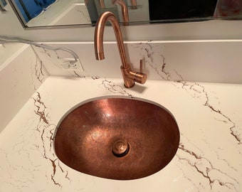 Grifo para lavabo de baño con acabado de cobre hecho a mano, lavabo bajo encimera con acabado de cobre grabado y desagüe emergente grabado, grifo monomando de cobre.