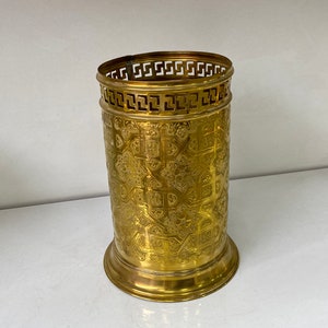 Handcrafted BRASS TRASH CAN ,Solid Brass Waste Basket,Decorative Brass Waste Bin For Office ,Waste Paper Bin, Outdoor Trash Bin For Bathroom