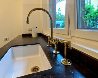 Puente de grifo de cocina de latón con rociador lateral Grifo de cocina vintage con rociador de latón manijas dobles Grifo de fregadero de cocina de montaje en cubierta