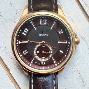 Bulova 97L113 goudkleurig horloge bruine leren band kwarts (subseconden)