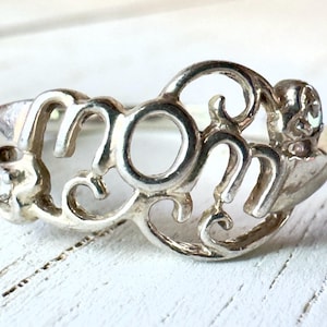 Vintage 925 Sterling Silver “MOM” Ring Size 8