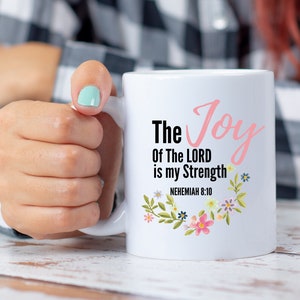 Versículo Bíblico 11 Oz Taza blanca brillante/ El gozo del Señor es mi taza de fuerza/