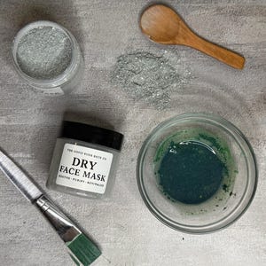 Natural Clay Face Mask for Glowing Skin | Nourishing & Cleansing Nutrient-Rich Skincare Treatment
