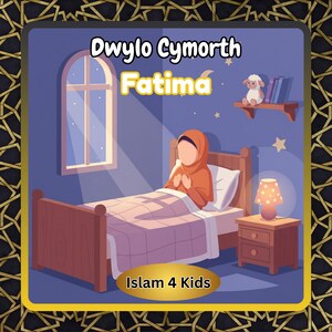 Puede incluir: Ilustración de un dormitorio infantil por la noche. La imagen presenta una cama con una persona con un hiyab naranja, una ventana, una mesita de noche con una lámpara y una estantería con un peluche de oveja y libros. El texto incluye "Dwyl Cymorth Fatima" e "Islam 4 Kids".