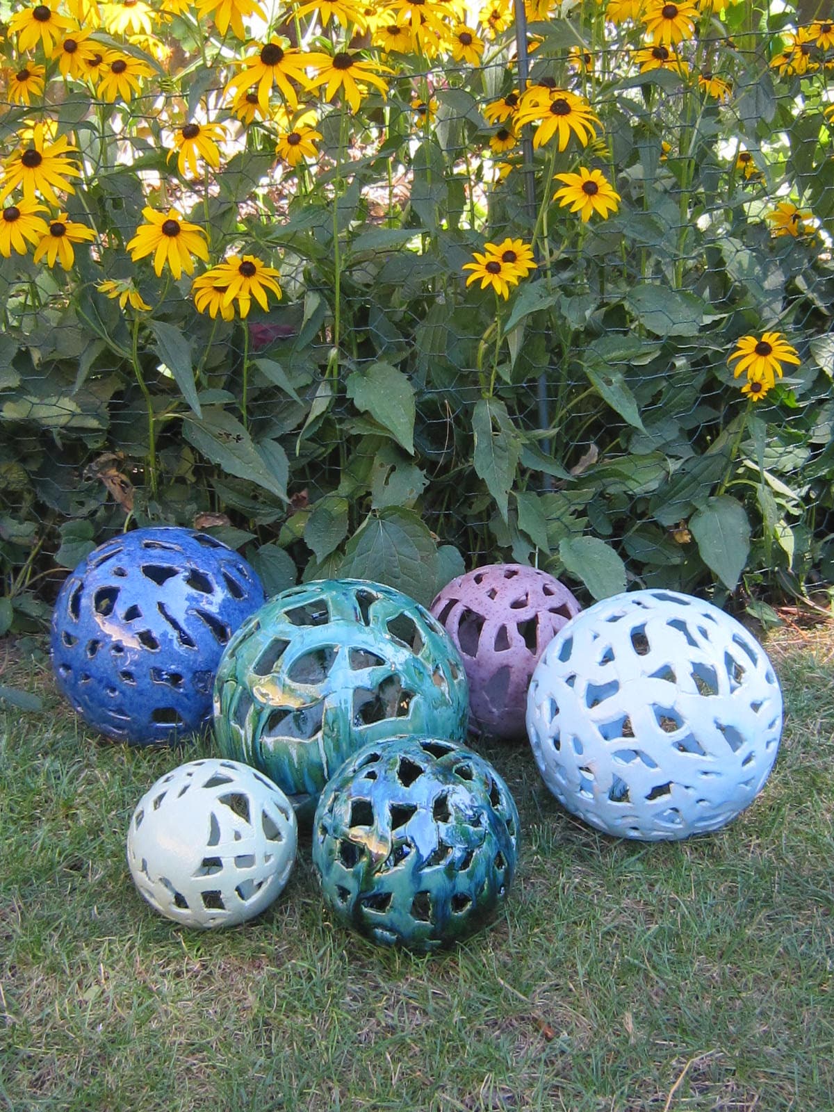 Keramikkugel, durchbrochen, Gartenkeramik, Geschenk, Dekoration, Leuchtkugel