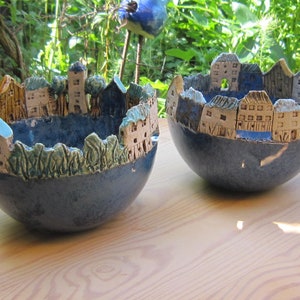 Keramisk skål "Rad av hus", BLÅ serie, olika storlekar