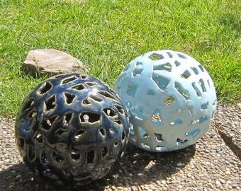 Reduzierte Keramikkugel, durchbrochen, Gartenkeramik,Leuchtkugel