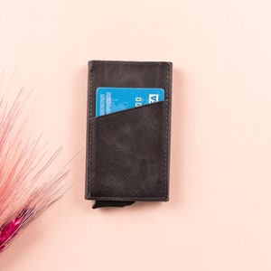 Porta carte personalizzato con meccanismo di protezione RFID in pelle, porta biglietti da visita fino a 7 slot per carte, porta carte pop-up meccanico minimalista