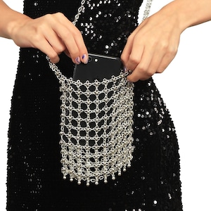 Antike versilberte Metallarbeits-Umhängetasche für Frauen, stilvolle Schultertasche, Metallarbeits-langer Kettengriff-Beutel, handgemachte offene beiläufige Tasche
