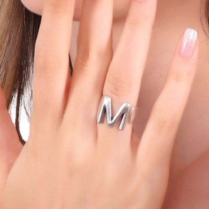 Anillo inicial de plata antigua, anillo personalizado, anillo de letra M ajustable, anillo de alfabeto en mayúsculas, anillo a juego de pareja de banda ancha