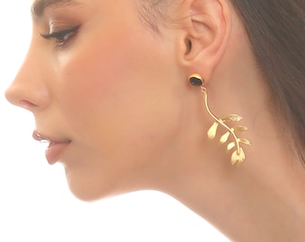 Pendientes colgantes de hoja de árbol estilo boho hechos a mano con piedra natural de oro mate, pendientes de hojas de oro llamativos, colgantes modernos de hoja de oro