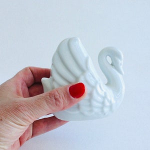 Small Vintage Porcelain swan, White Swan, White porcelain swan, Jewellery holder, Swan jewellery holder, Vintage swan, Small Swan decoration