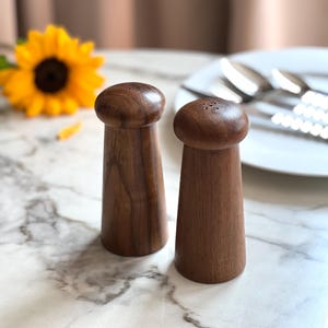 Vintage Wooden MCM Mushroom Salt and Pepper shakers, Wooden Mushroom Salt and Pepper shakers, Vintage wooden tableware, Vintage dinnerware