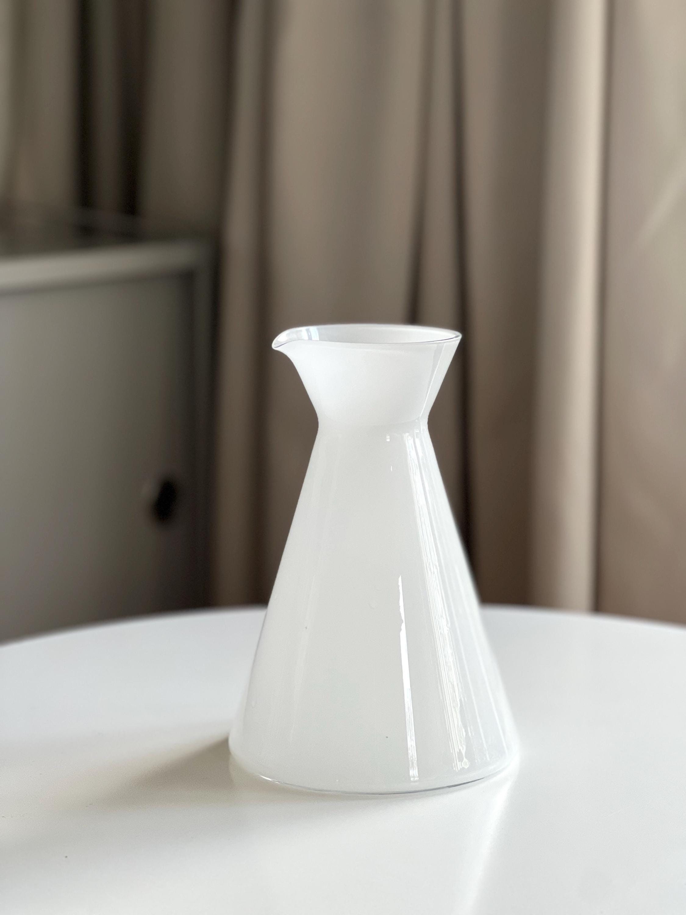 Vintage IKEA Leende Karaffe von Anne Nilsson: Weißer Glaskrug