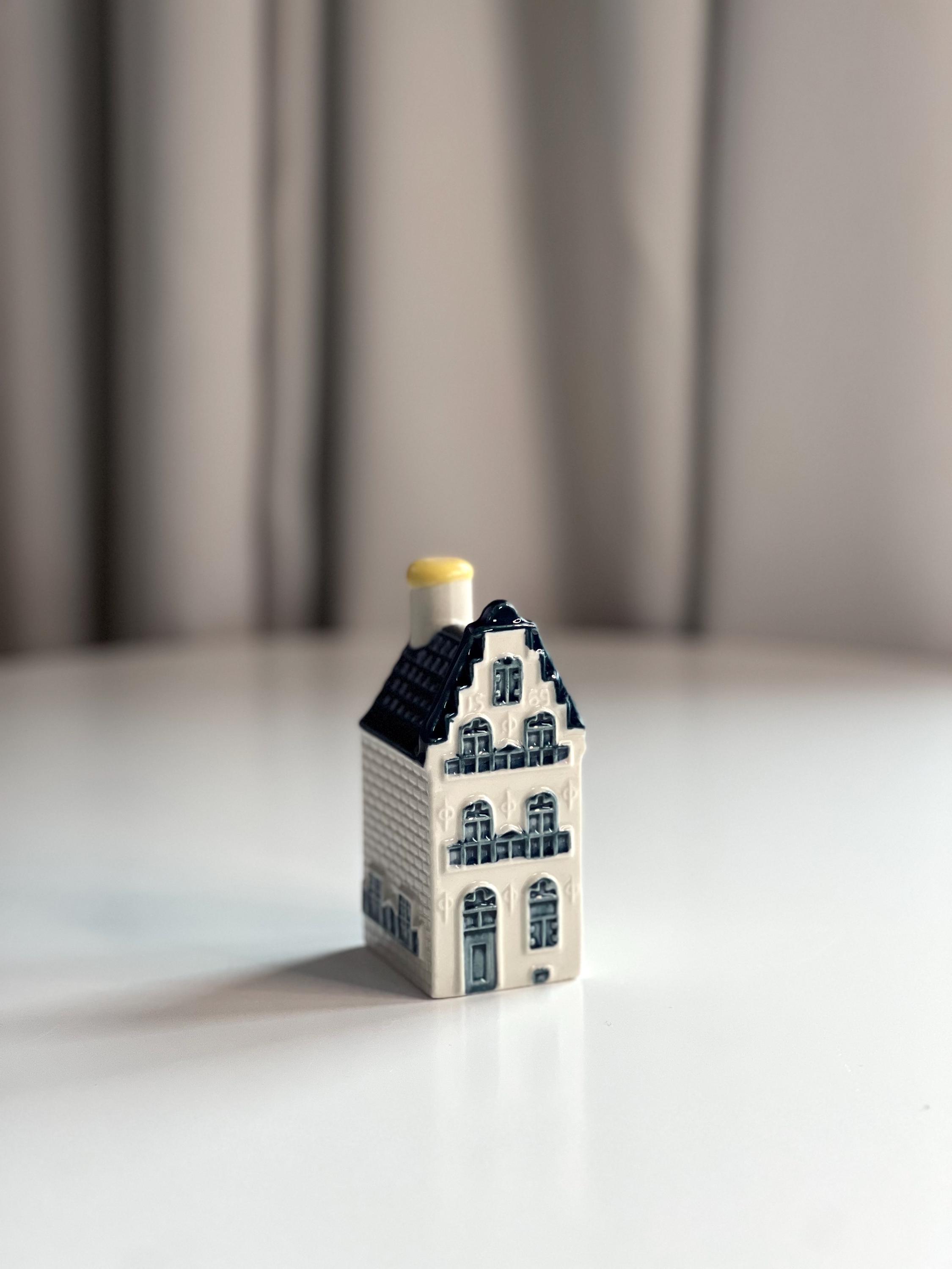 Vintage 90s Delft Blue KLM Miniature Canal House #18: Dutch