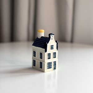 Delft Blue KLM miniature house #16, KLM Delft Blue houses, KLM collectible item, Delft blue houses, Miniature houses, Delft blue canal house