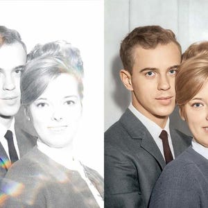 Pode incluir: Fotografia vintage de um homem e uma mulher, provavelmente um casal, posando para um retrato. O homem usa um terno cinza com uma gravata escura, e a mulher usa um su&eacute;ter sobre uma camisa com gola. A imagem &eacute; uma vers&atilde;o colorida de uma foto em preto e branco.