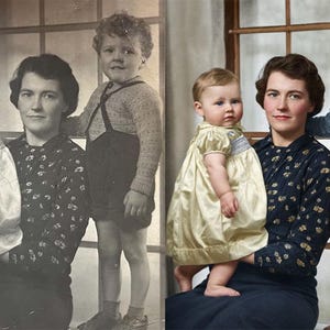 Pode incluir: Retrato de fam&iacute;lia vintage com uma mulher segurando um beb&ecirc; em um vestido amarelo, com um menino em p&eacute; ao lado deles. A mulher usa uma blusa escura com estampa floral. A imagem &eacute; uma mistura de preto e branco e cor.
