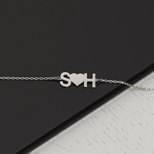 Custom Letter Necklace - Tiny Letter Jewelry - Heart Letter Necklace - Custom Heart Necklace - Dainty Hert Necklace - Gift for Mom