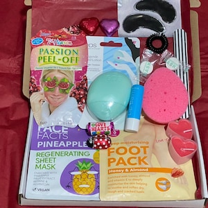 Personalised Hamper Gift Pamper Box Birthday Present Girlfriend Sister Best Friend Gift For Her Mother Hug In A Box Self Care Skin Care Box