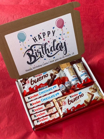 Coffret Cadeau Bonbons avec +35 Chocolats Kinder, Lindt, Milkibar. Comprend  une carte avec un message personnalisé et Bueno, Happy Hippos et délicieux  Lindt : : Epicerie