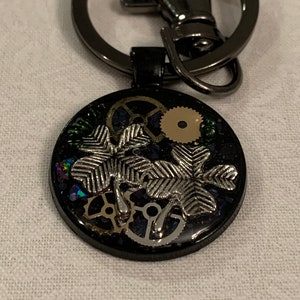 Four leaf clover keychain