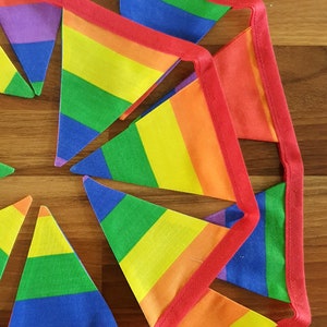 Miniaturowa tęczowa girlanda z okazji dumy: ręcznie robiona dekoracja na imprezę LGBTQ