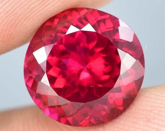 Rubi vermelho sangue de pombo de Moçambique, raro, natural e impecável, lapidado redondo, certificado AAA+ de qualidade superior - Gema ideal para confecção de anéis e joias.