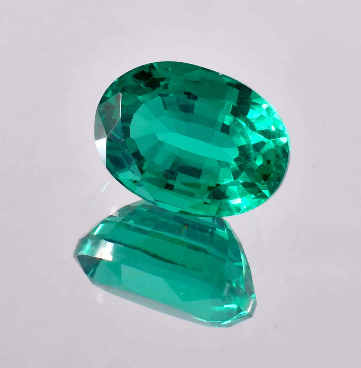 Emeraude Verte de Zambie de 5,65 ct Taille Ovale - Certificat VGTL