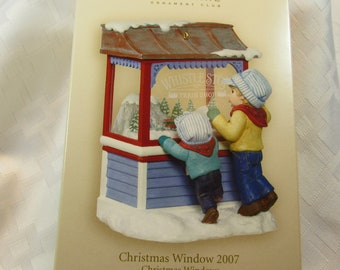 Adorno navideño de recuerdo de Hallmark: escaparate de tren, exclusivo del Club de Coleccionistas