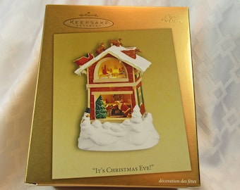 Hallmark Keepsake Ornament Collector's Club Exclusive - It's Christmas Eve - Light and Sound - Battery with light clip - waiting for Santa