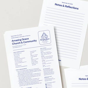 Puede incluir: Documentos de papel blanco con texto azul. El documento principal es un boletín semanal para Amazing Grace Church & Community, que incluye el orden del servicio y los anuncios. Una segunda hoja es para notas y reflexiones.