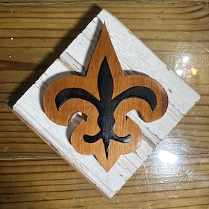 Small wooden Fleur de lis cutout, New Orleans art, rustic decor from repurposed wood.