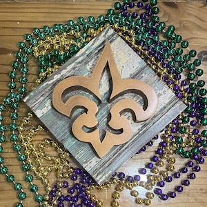 Small wooden Fleur de lis cutout, New Orleans art, rustic decor from repurposed wood.